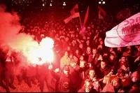 Вучич - это путин: с такими лозунгами сербская оппозиция вышла на улицы Белграда. Полиция применила слезоточивый газ