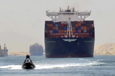 Судноплавні компанії Японії призупиняють транспортування товарів через Червоне море