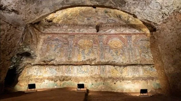 v-rime-arkheologi-obnaruzhili-v-roskoshnom-dome-mozaiku-izgotovlennuyu-iz-rakushek