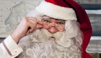 В Германии пьяный Санта Клаус, развозя рождественские подарки, врезался на авто в дом