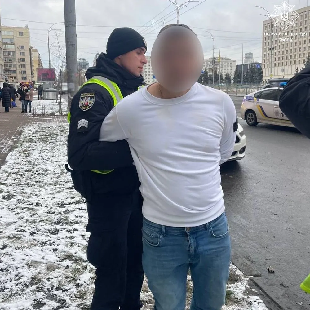 Устроил стрельбу на дороге: в центре Киева полиция задержала мужчину