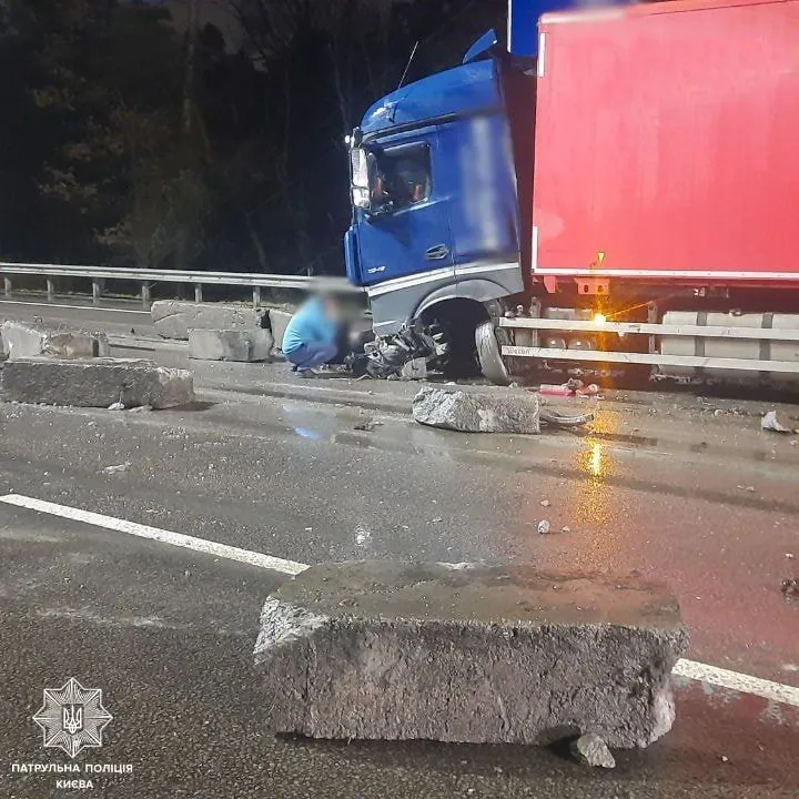 an-accident-in-kyiv-on-the-boryspil-highway-traffic-is-hampered-at-the-entrance-to-the-capital