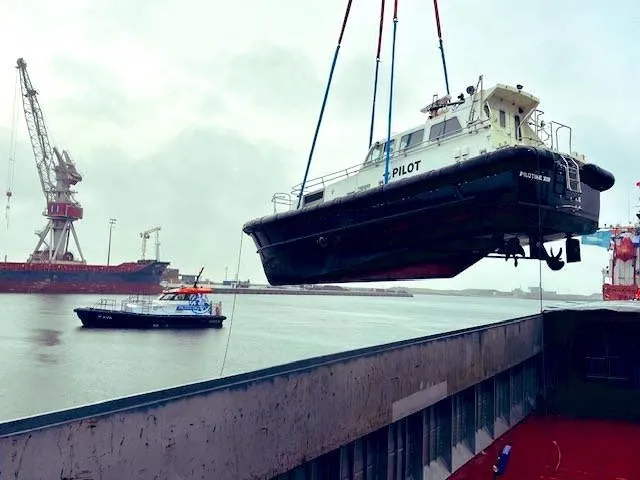 Для помощи "зерновому коридору": Франция передала Украине вторую лоцманскую лодку 