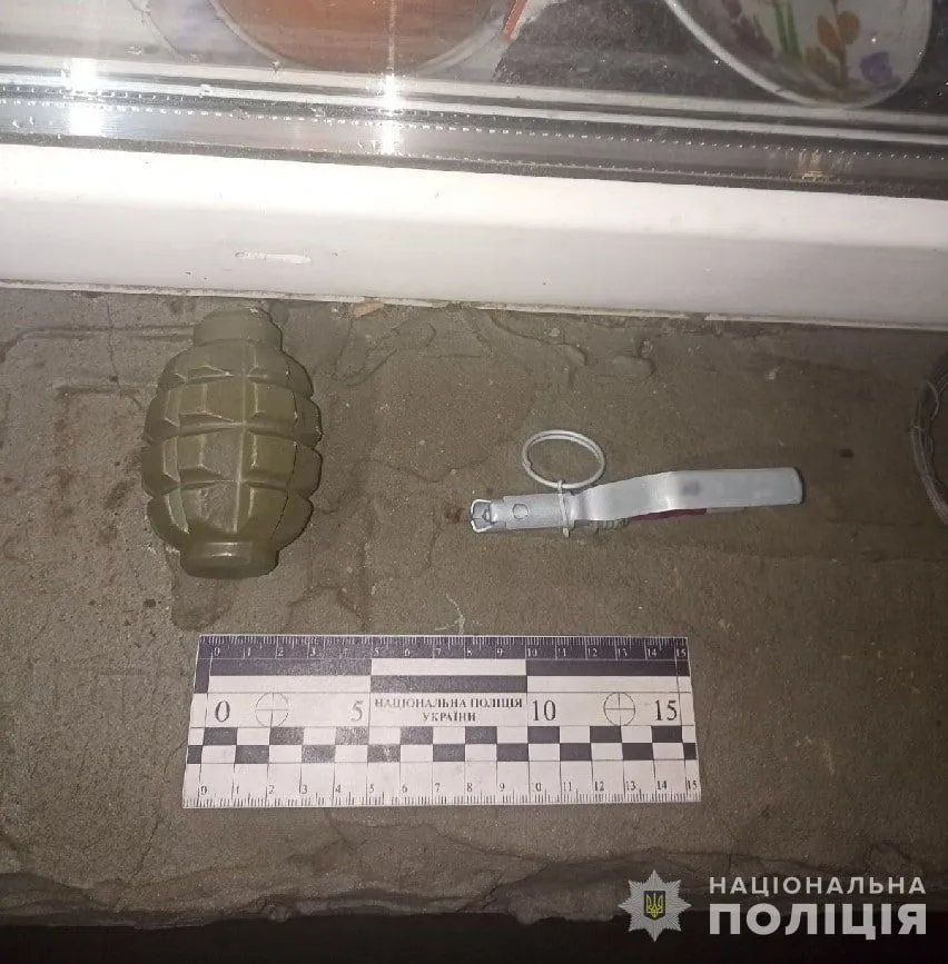 in-dnipro-a-man-threatened-to-detonate-a-grenade-he-was-detained-during-a-police-operation-police