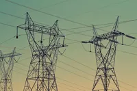 Дефіциту електрики немає попри підвищення споживання, у Херсоні через обстріли без світла понад 90 тис. домівок - енергетики