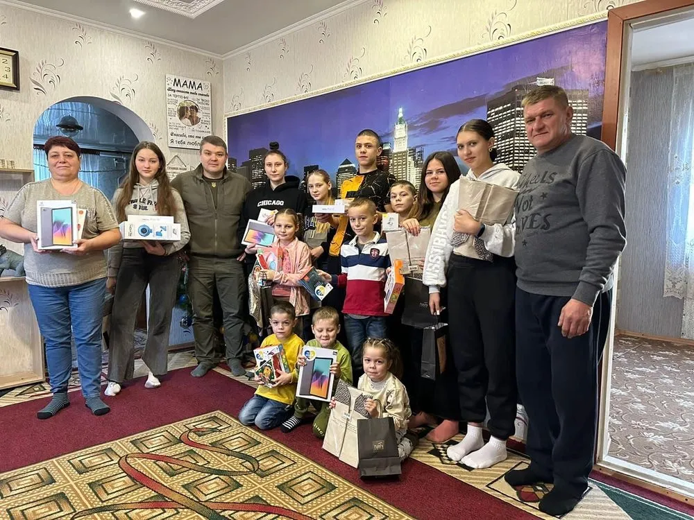 Вкусняшки и подарки: заместитель председателя Одесской ОВА поздравил воспитанников детдома с праздниками 