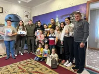 Смаколики та подарунки: заступник голови Одеської ОВА привітав вихованців дитбудинку зі святами 