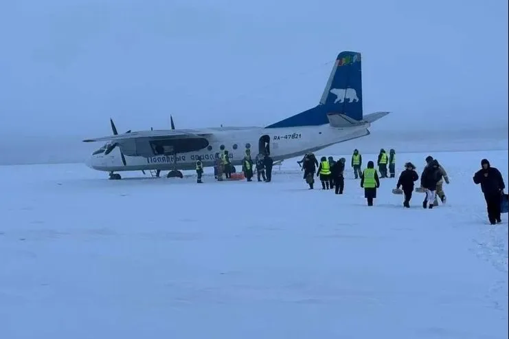 an-24-with-30-passengers-lands-on-a-frozen-river-in-yakutia