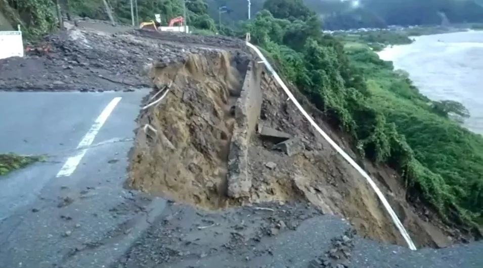 in-the-congo-heavy-rains-caused-flooding-and-landslides-about-40-people-died