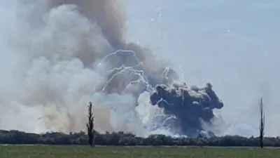 В Крыму раздавались взрывы, в РФ заявили о двух сбитых украинских дронах