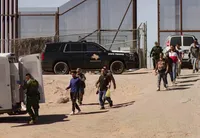 Тысячи мигрантов задержаны в штате Техас по обвинению в нарушении границы