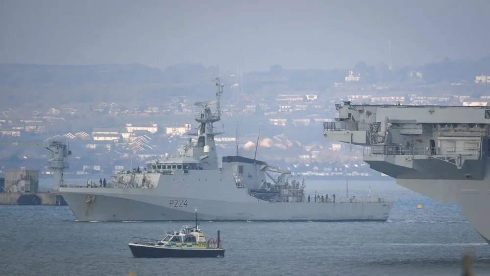 british-ship-arrives-in-guyana-venezuela-responds-by-deploying-troops