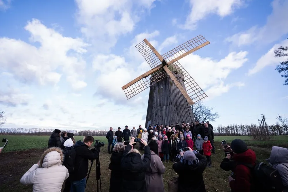 preserved-from-the-time-of-taras-shevchenkos-childhood-a-bicentennial-windmill-was-renovated-in-cherkasy-region