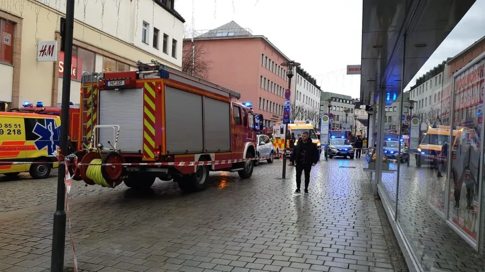 Грузовик въехал в группу пешеходов в немецком городе Пассау: один погибший, несколько раненых