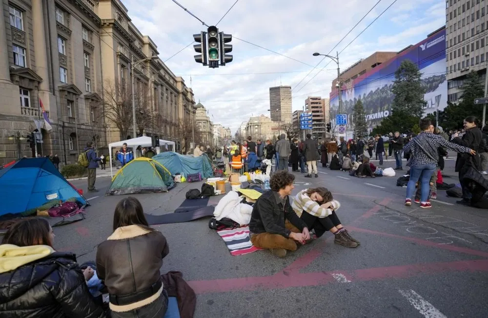 in-the-serbian-capital-students-began-a-24-hour-blockade-of-key-points-in-the-city