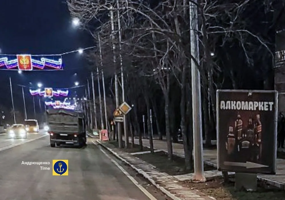 Российская военная колонна направляется в Запорожье через Мариуполь 