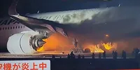 На видео попал момент возгорания самолета в аэропорту Токио, на борту которого 367 пассажиров