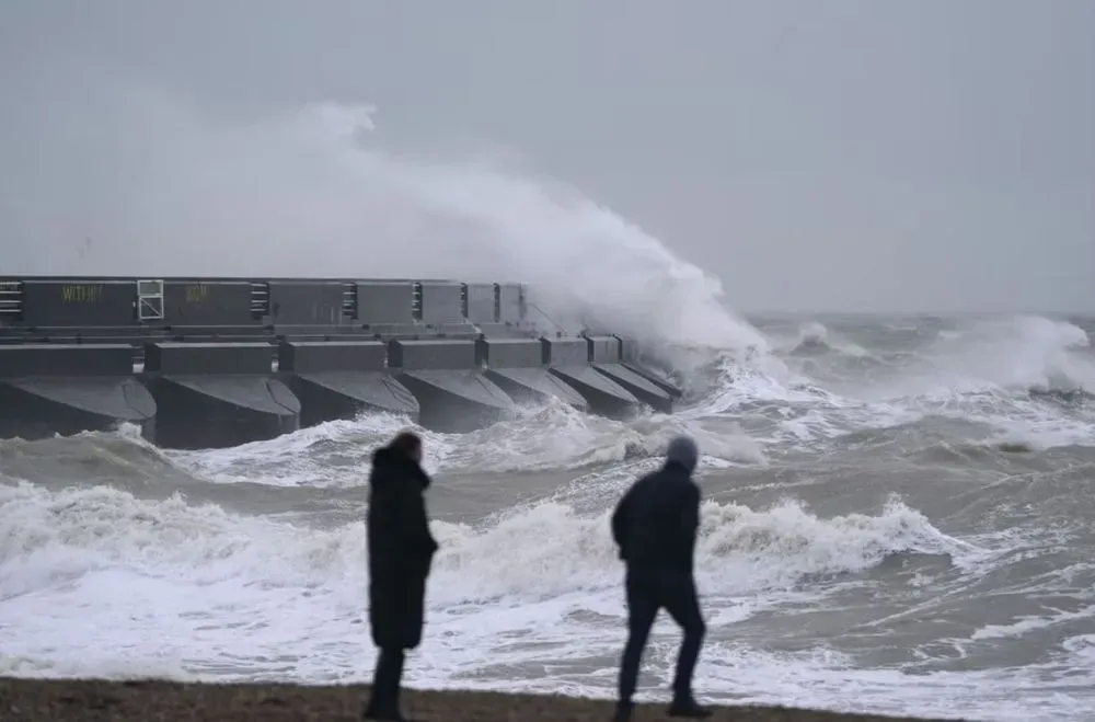 The first storm of the new year brought heavy rain and strong winds to the UK, and tomorrow it will hit the Netherlands