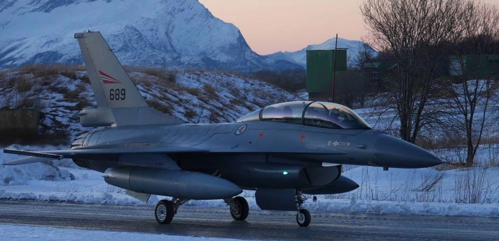 Норвегия предоставляет два самолета F-16 и инструкторов для обучения украинских пилотов в Дании