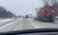 На Киевщине дороги от снега чистят более 200 единиц техники: пробок нет