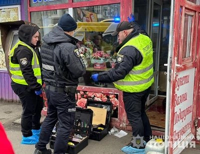 В Киеве произошло жестокое убийство женщины в цветочном магазине: подозреваемого задержали