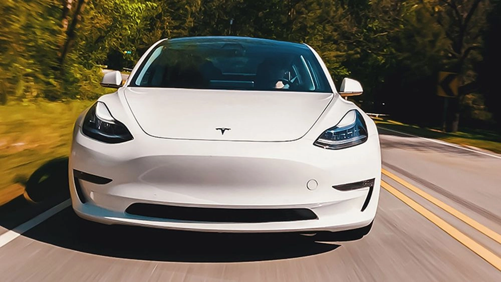 Tesla відкликає 1,6 мільйона автомобілів через проблему з програмним забезпеченням