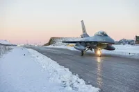В Данию прибыли первые норвежские истребители F-16, на которых будут учиться украинские пилоты