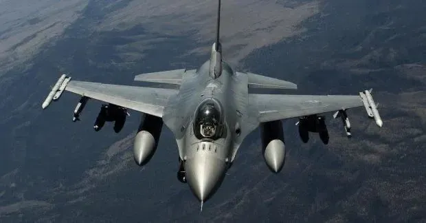 Передача Данией первых самолетов F-16 Украине задерживается на полгода - СМИ
