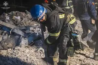 Donetsk region: rescuers pull a dead child out of the rubble in Rivne