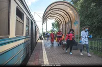 В Киеве возле "Караваевых Дач" поезд насмерть сбил 20-летнего парня
