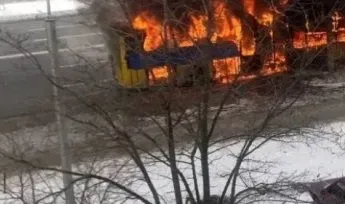 in-kyiv-a-trolleybus-was-set-on-fire-from-the-inside