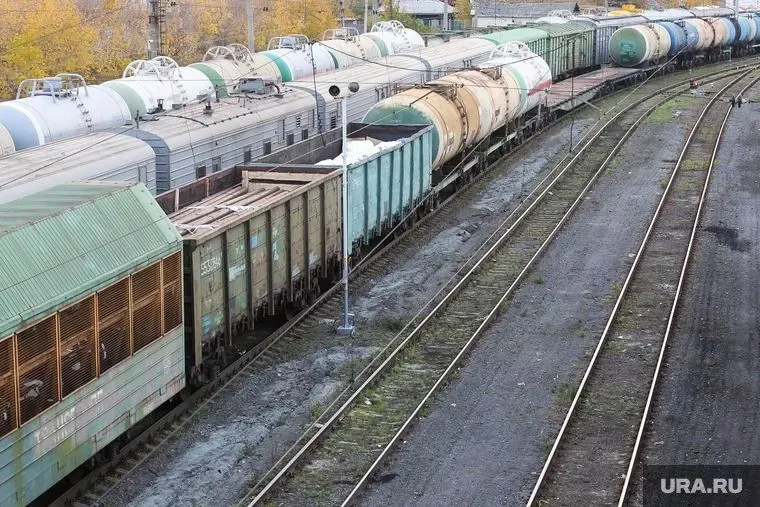В РФ назвали причину схода 14 вагонов с рельсов в Забайкалье