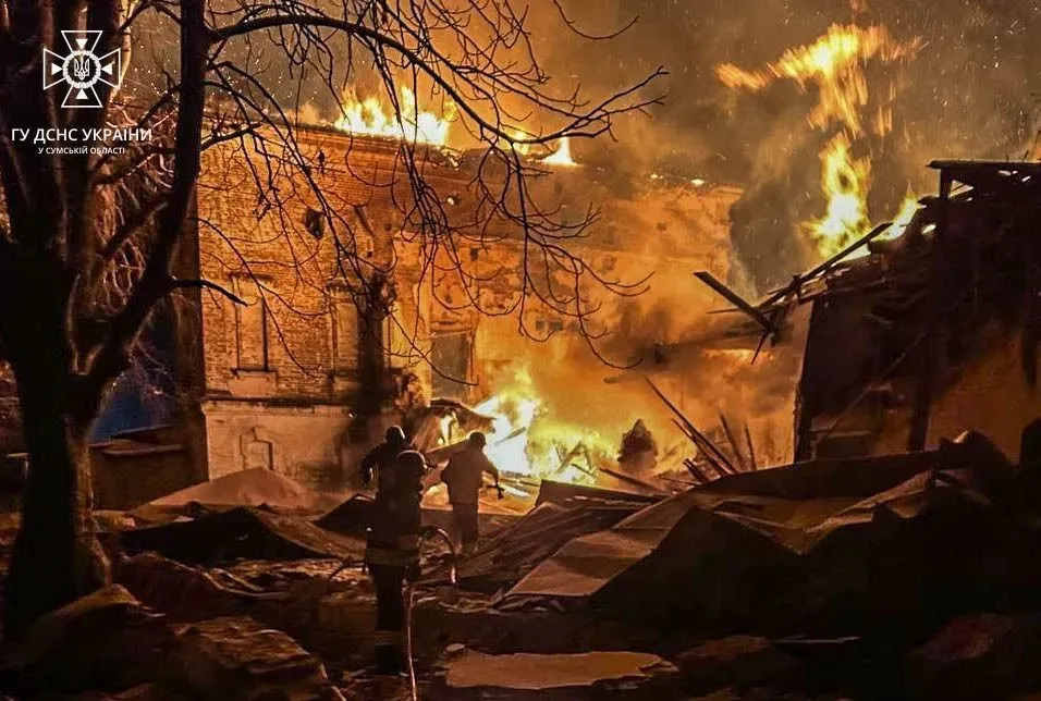 residential-sector-burns-in-sumy-region-due-to-enemy-strikes-a-house-of-culture-is-damaged