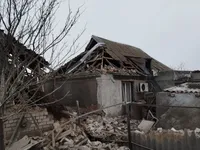 Херсонщина: росіяни обстріляли житлові будинки у Новодмитрівці, поранено людину