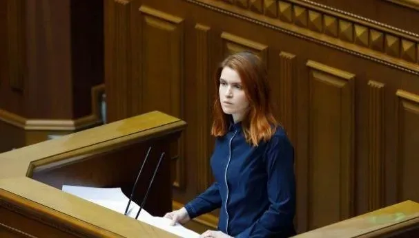 Марьяна Безуглая написала заявление на выход из фракции и партии "Слуга Народа"