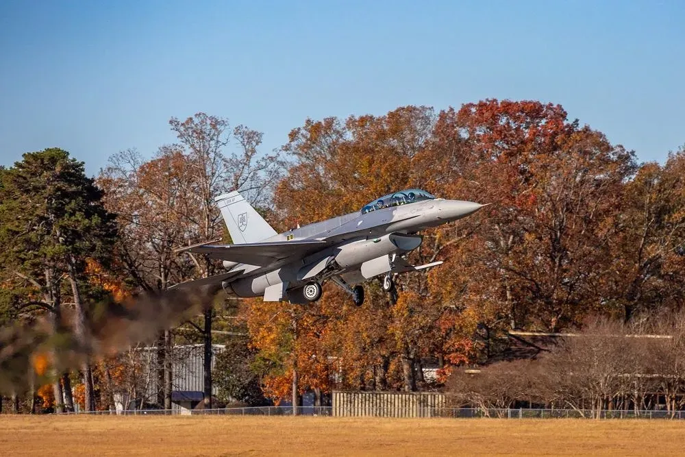 Компания Lockheed Martin поставила Словакии два истребителя F-16