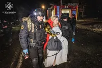 Ракетный удар по отелю в Харькове: чрезвычайники спасли двух человек