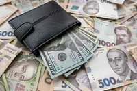 The expert spoke about two scenarios under which the situation with the hryvnia exchange rate may develop