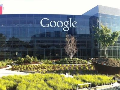 Google звільняє сотні людей на тлі скорочення витрат