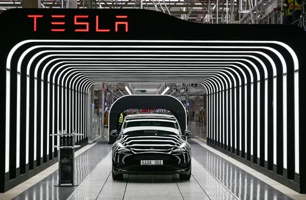 attacks-in-the-red-sea-german-tesla-plant-suspends-production-due-to-lack-of-parts