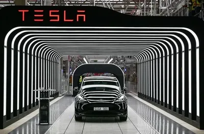 Нападения в Красном море: немецкий завод Tesla приостанавливает производство из-за отсутствия деталей