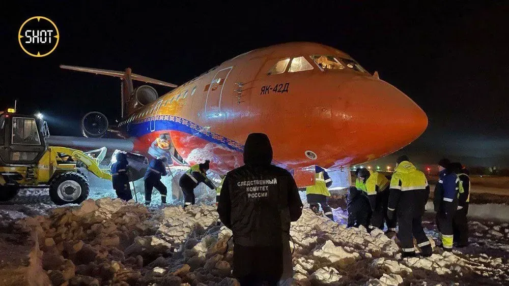 У рф пасажирський літак викотився за межі злітної смуги при посадці: на борту понад 50 людей