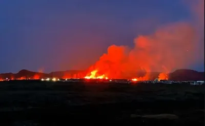 В Исландии лава от извержения вулкана добралась до города