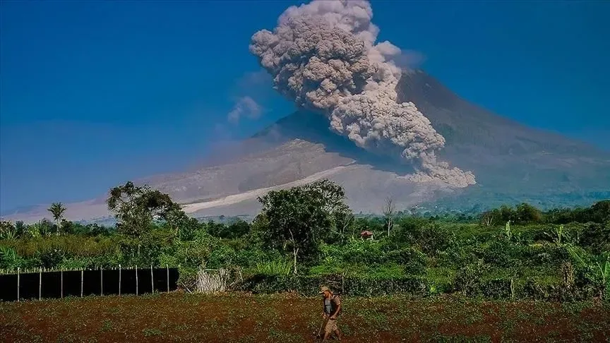 В Индонезии эвакуировали 6,5 тыс. человек из-за извержений вулкана