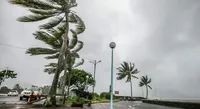 На Маврикии самый высокий уровень предупреждения из-за обрушевшегося шторма "Белал", есть жертва