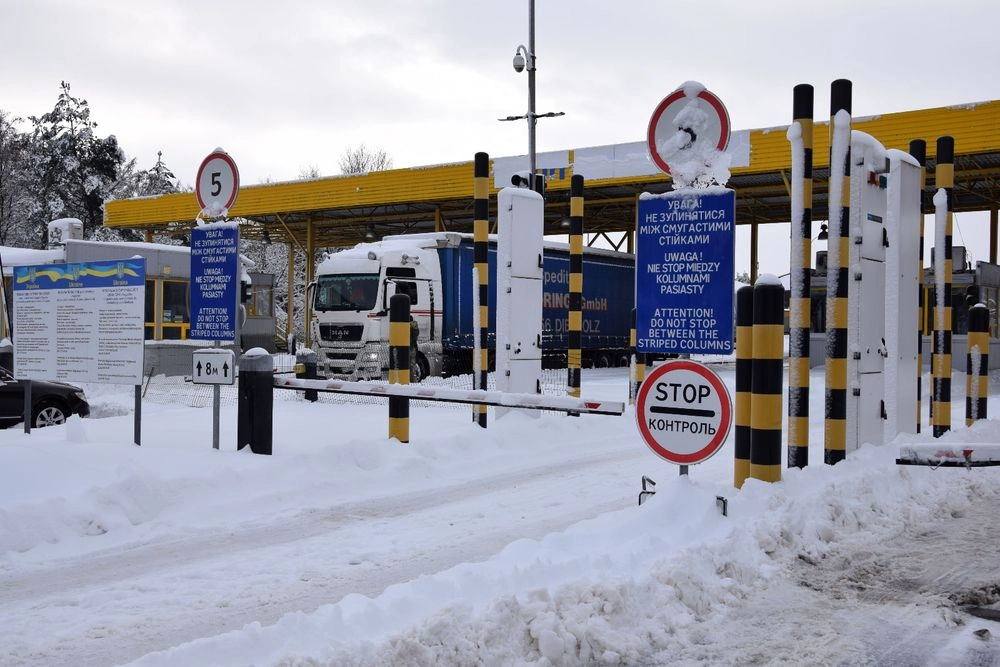 Polish truckers to suspend blockade on the border with Ukraine, reach agreement with government - organizer