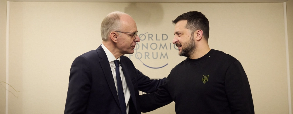 Обговорили заморожені активи рф: Зеленський у Давосі зустрівся прем'єр-міністром Люксембургу