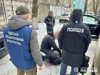 A private entrepreneur was exposed in Odesa for demanding a bribe from a military man for helping his mother to get a disability certificate