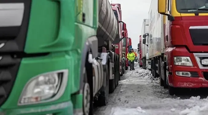 Following Krakivets: Polish carriers unblock the border at Rava-Ruska