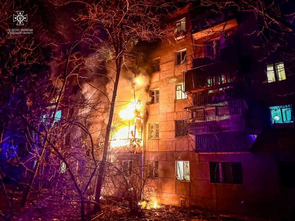 Рятувальники ліквідували наслідки нічного обстрілу по Одещині